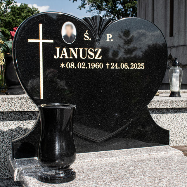 Płyta nagrobna w kształcie serca w Strzemieszycach